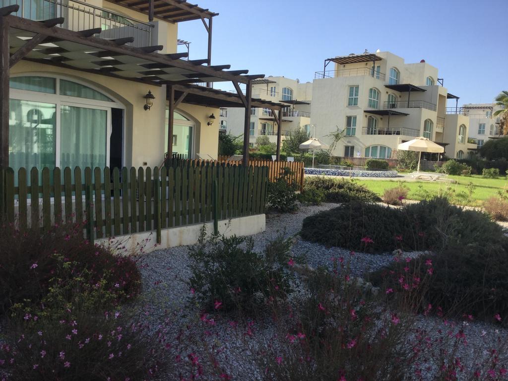 Aphrodite Beachfront Apartment Ghaziveran Extérieur photo