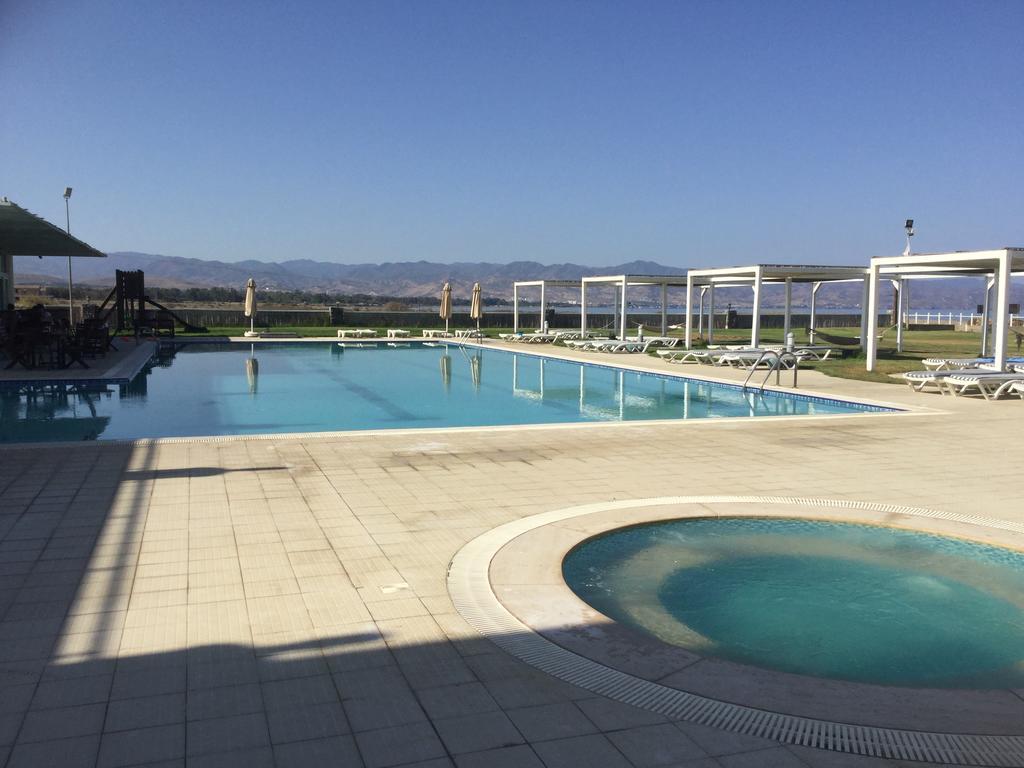 Aphrodite Beachfront Apartment Ghaziveran Extérieur photo