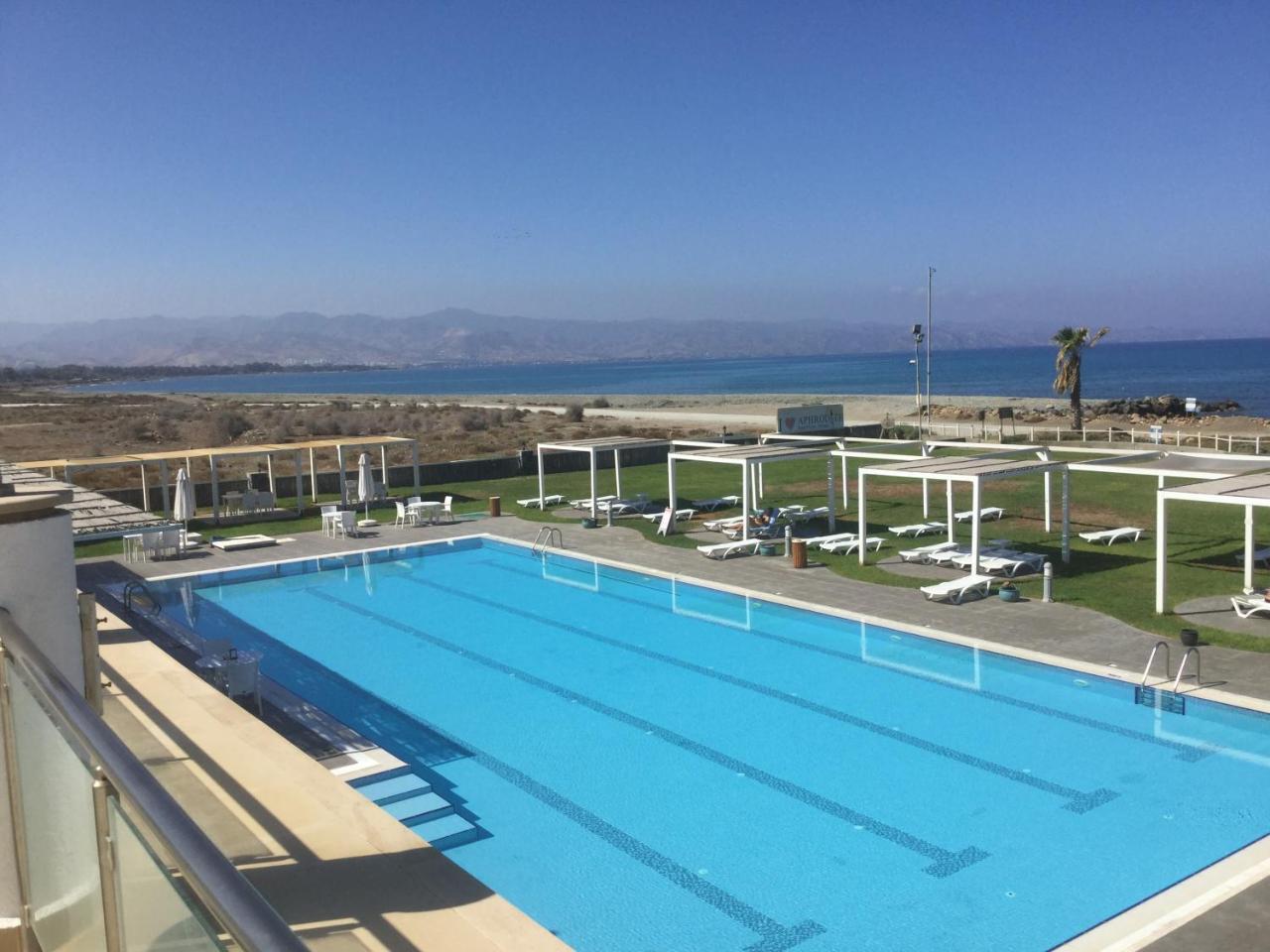 Aphrodite Beachfront Apartment Ghaziveran Extérieur photo
