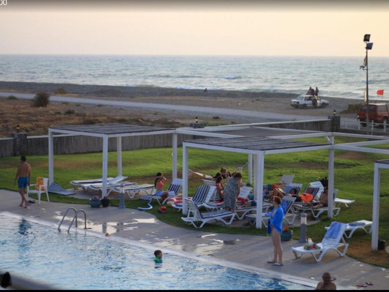 Aphrodite Beachfront Apartment Ghaziveran Extérieur photo